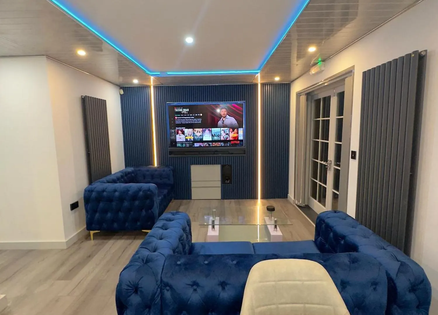Luxxe House With Hot Tub And Pool Table Apartment Uxbridge 0*,