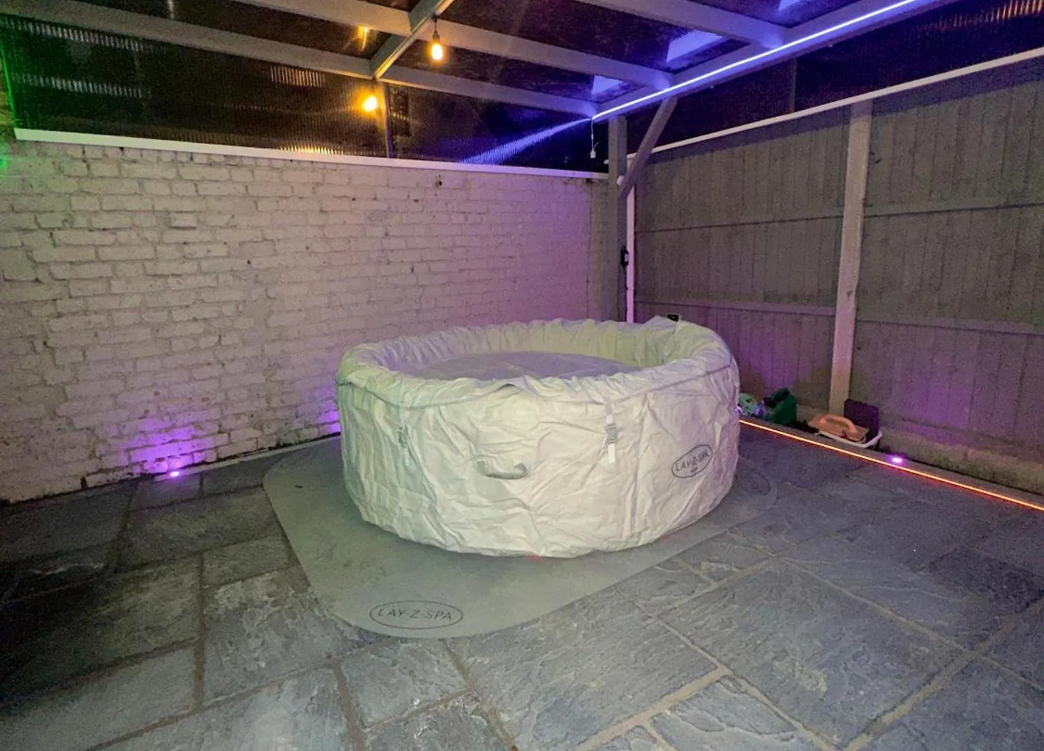 Luxxe House With Hot Tub And Pool Table Apartment Uxbridge