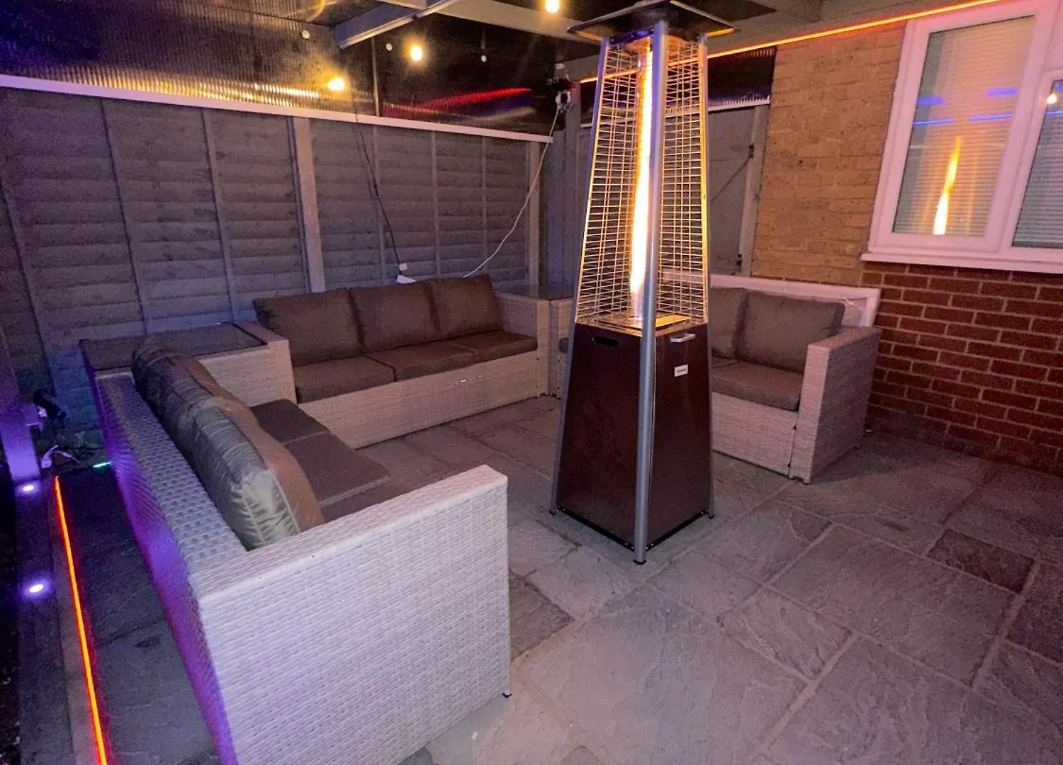 Luxxe House With Hot Tub And Pool Table Apartment Uxbridge