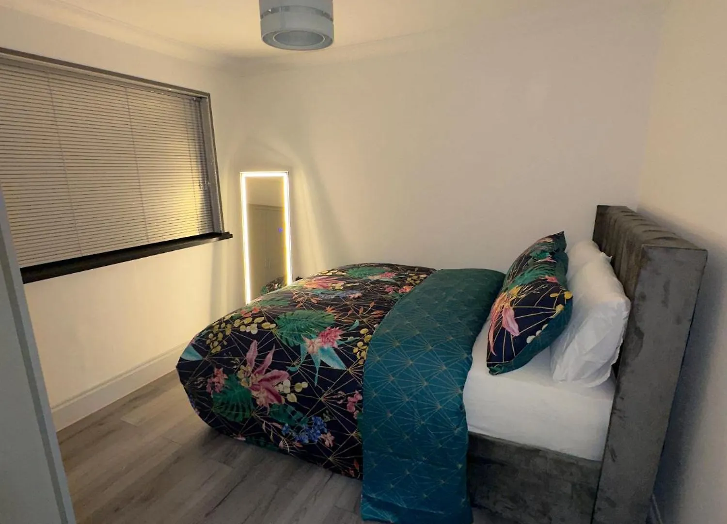 Luxxe House With Hot Tub And Pool Table Apartment Uxbridge